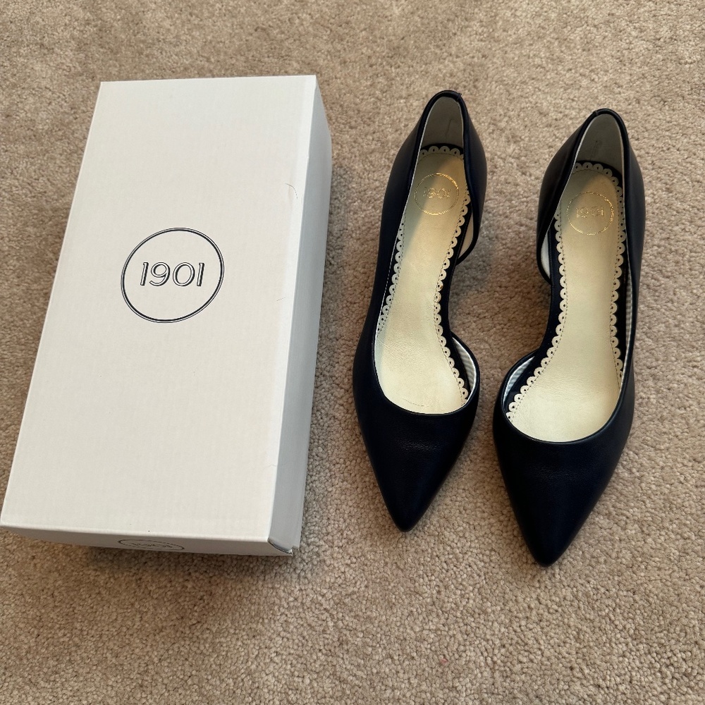 1901 Navy Blue Leather Heels size 6M
